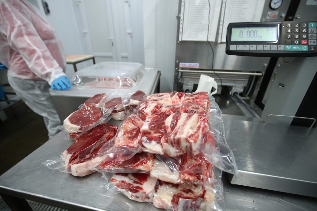 В Волгоградской области ИП оформил документы на мясо без ветеринарной экспертизы