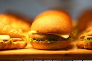 Ученые перечислили продукты, доводящие людей до нервного срыва