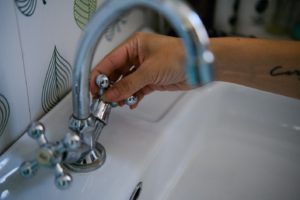 Жителям двух районов Волгограда 21 и 22 марта временно отключат воду