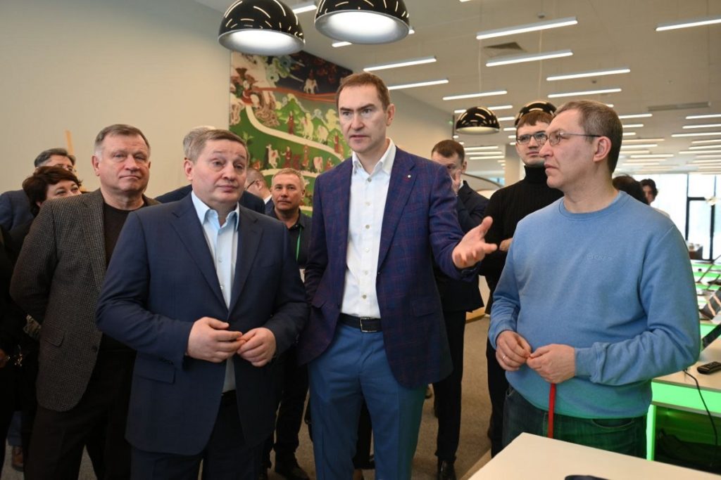 Бочаров провел рабочую встречу с руководством крупнейшего госбанка