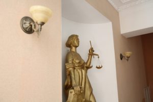 В Волгограде двоих сотрудников бюро МСЭ осудят за взяточничество