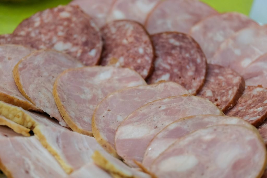 Диетологи рассказали, как мясные деликатесы влияют на здоровье