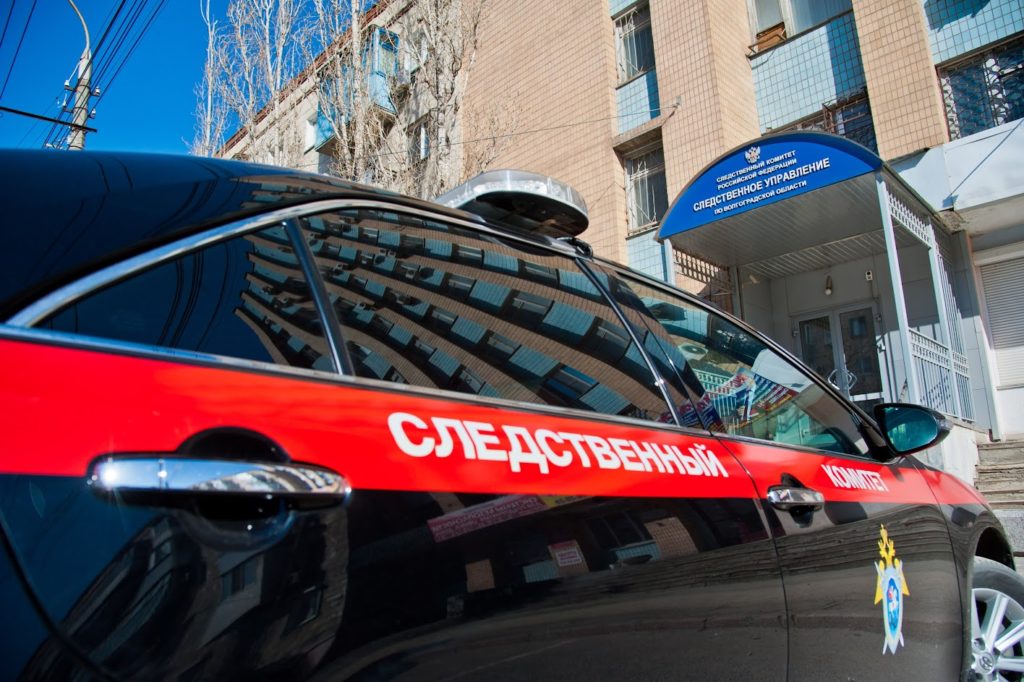 В Волгоградской области в салоне грузовика на стоянке обнаружили тело мужчины