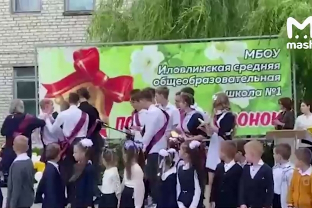 Опубликовано видео нападения на школьницу на линейке в Волгоградской области