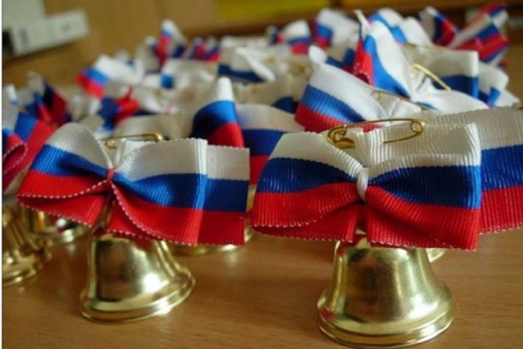 В Камышине последний звонок услышали 1327 выпускников