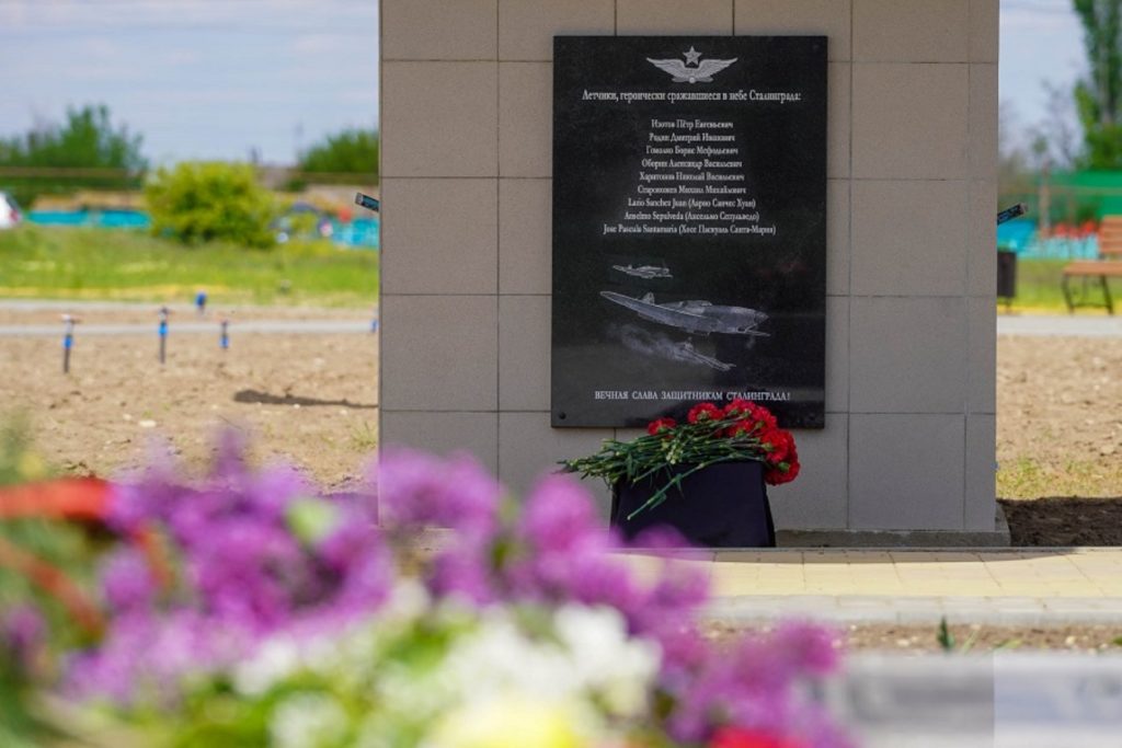 Имена 9 русских и испанских пилотов увековечили в Ольховском районе