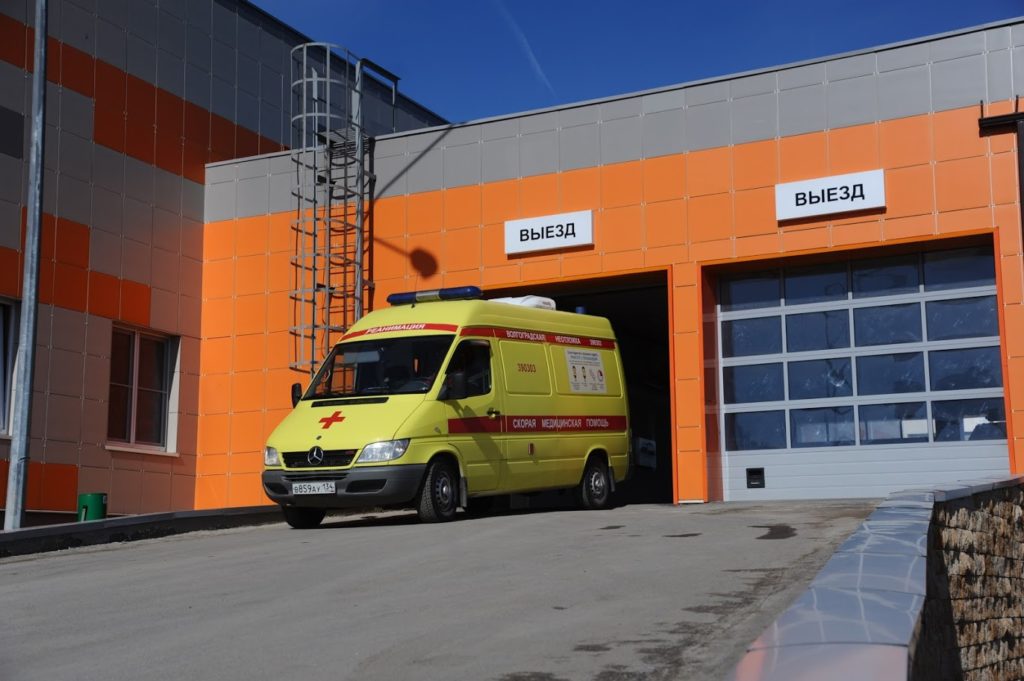 В Волгограде при столкновении ВАЗа с грузовиком пострадали две женщины