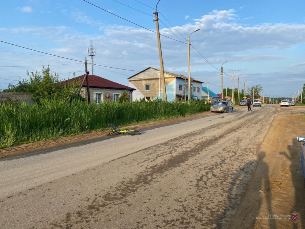 В Волгоградской области 63-летняя женщина-водитель сбила 10-летнего велосипедиста