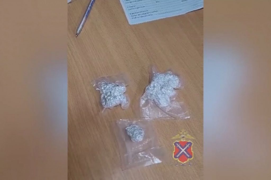 Волгоградские полицейские обнаружили наркотики у пассажира ВАЗа