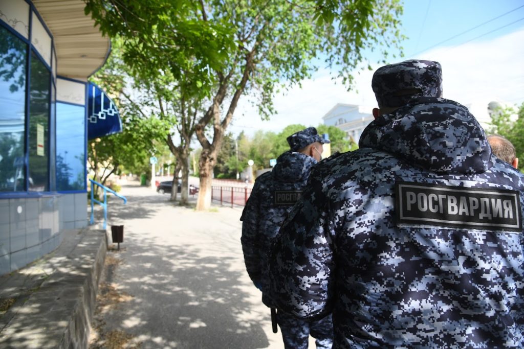 Волгоградские росгвардейцы задержали 3 подозреваемых в кражах