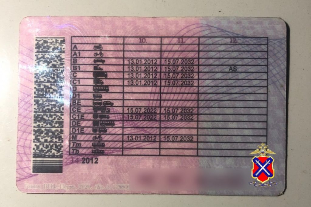 Волгоградские полицейские изъяли поддельное удостоверение у водителя грузовика