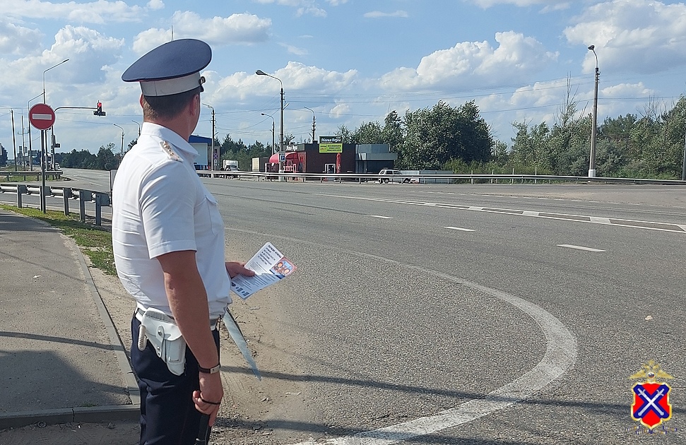 Волгоградские полицейские напомнили водителям о правилах перевозки детей