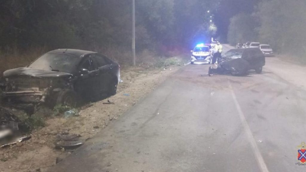 В Волгограде при столкновении легковушек пострадали 3 человека
