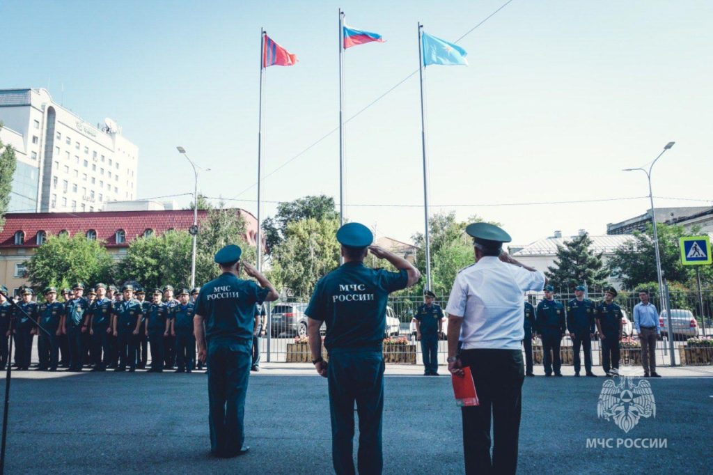 Волгоградское МЧС отметило День Государственного флага России