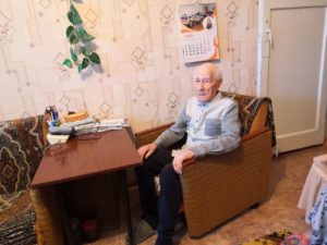 В Камышине Волгоградской области на дому проголосовал 100-летний ветеран
