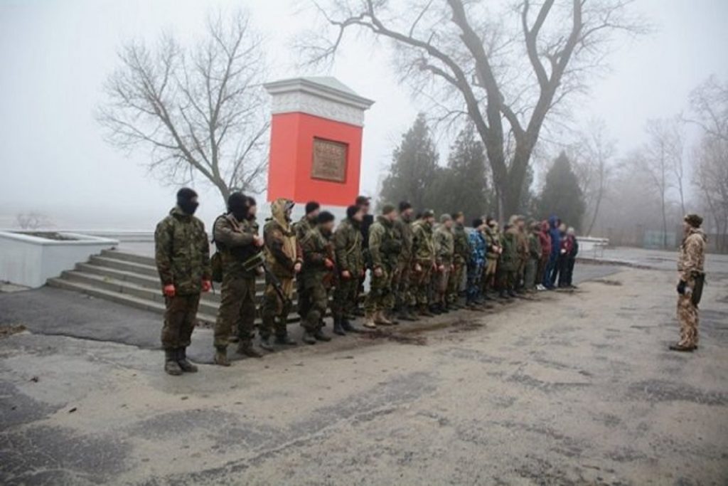 В Волгограде бойцы спецотдела «Барс» отработали навыки эвакуации раненых