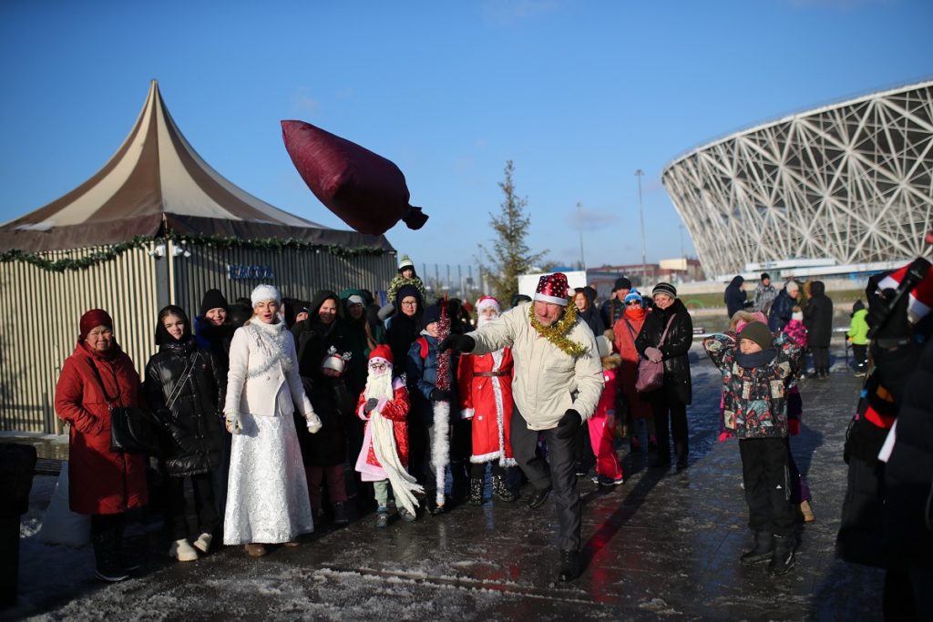 В центре Волгограда 16 декабря устроили фестиваль Дедов Морозов