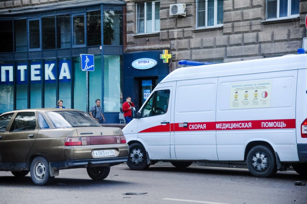 В центре Волгограда автомобилист сбил 15-летнюю школьницу и пытался скрыться