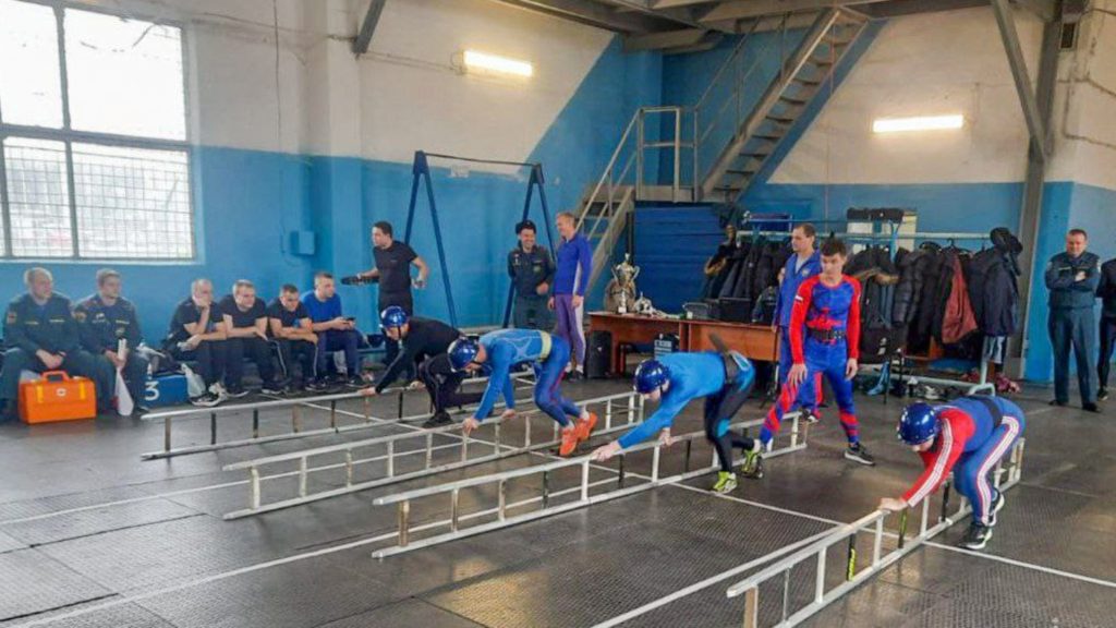 В Волгограде прошел зимний чемпионат по пожарно-спасательному спорту