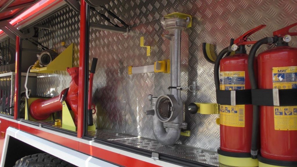 В Волгограде неподалеку от ЦПКиО загорелся автомобиль