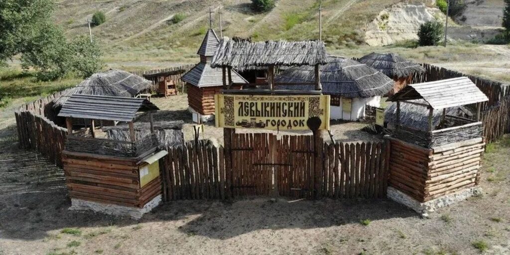 В Волгоградской области воссоздали казачий «Левыкинский городок» XVII века
