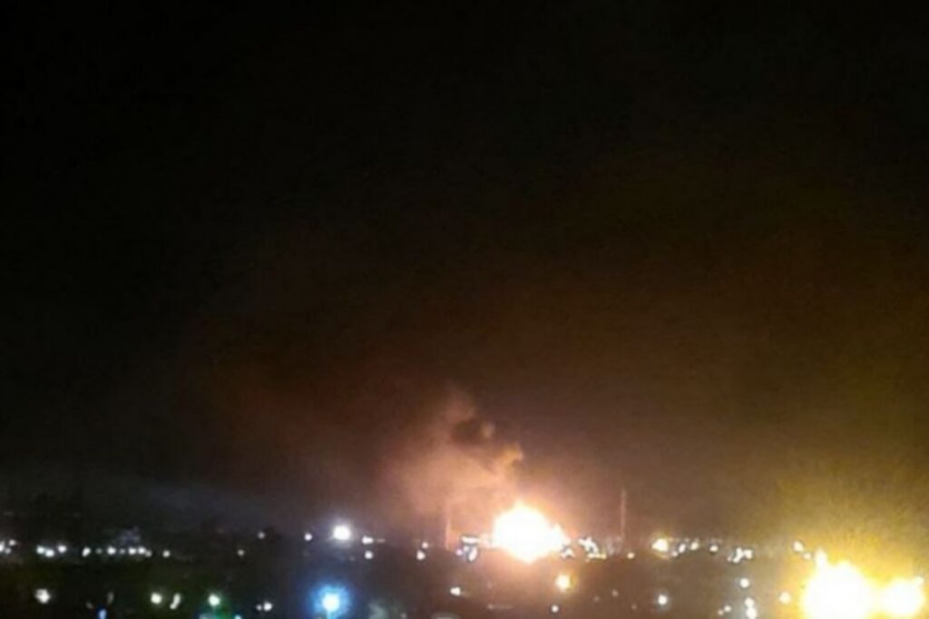 Волгоградцы сняли на видео момент взрыва беспилотника на НПЗ