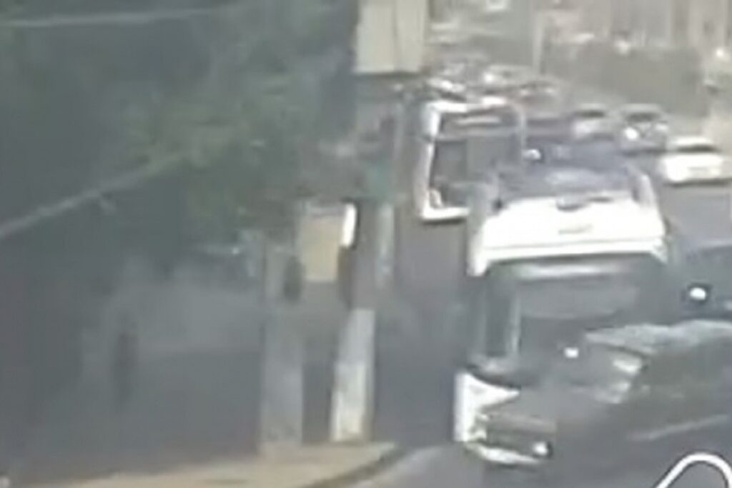 В Волгограде на видео попало столкновение «Нивы» и троллейбуса