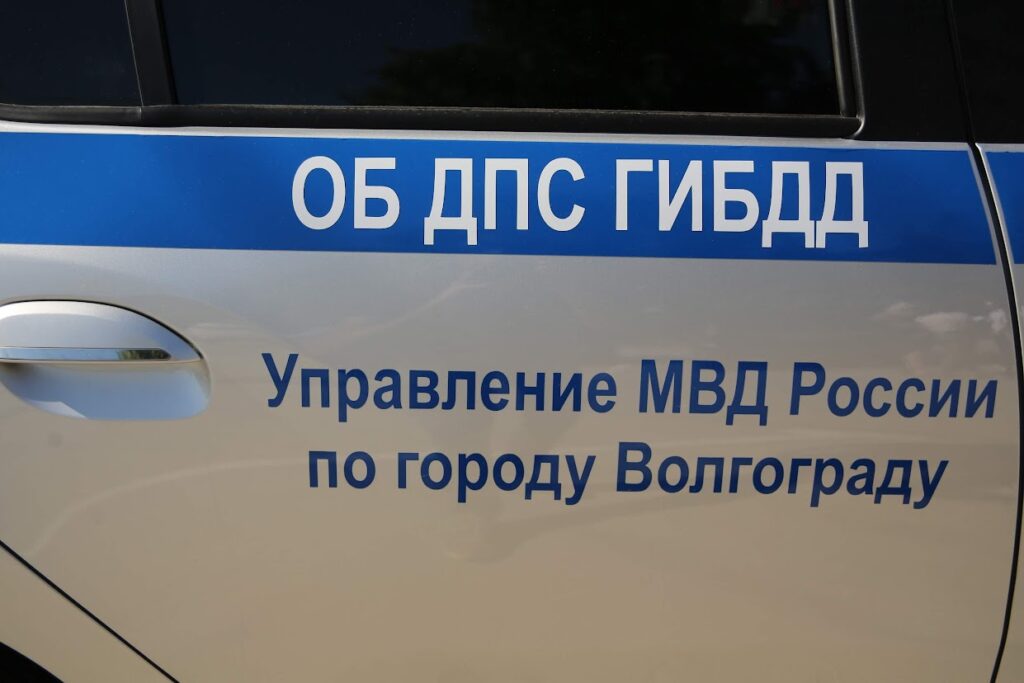 В Волгоградской области на трассе погиб водитель опрокинувшейся «Лады»