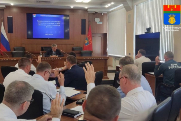 В Волгограде введен режим повышенной готовности из-за пожара в МКД