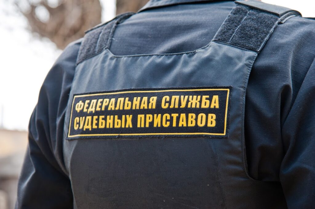 Житель Волгоградской области погасил долг по алиментам после ареста машины