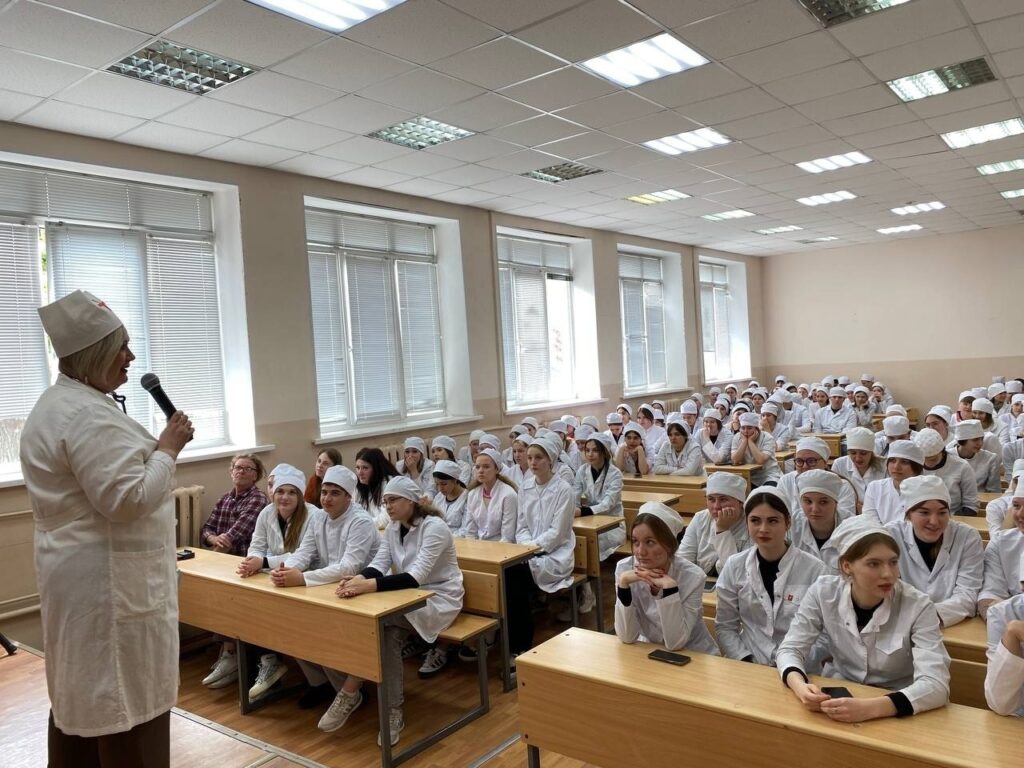 Волгоградские медучреждения пополнятся 245 медсестрами и фельдшерами