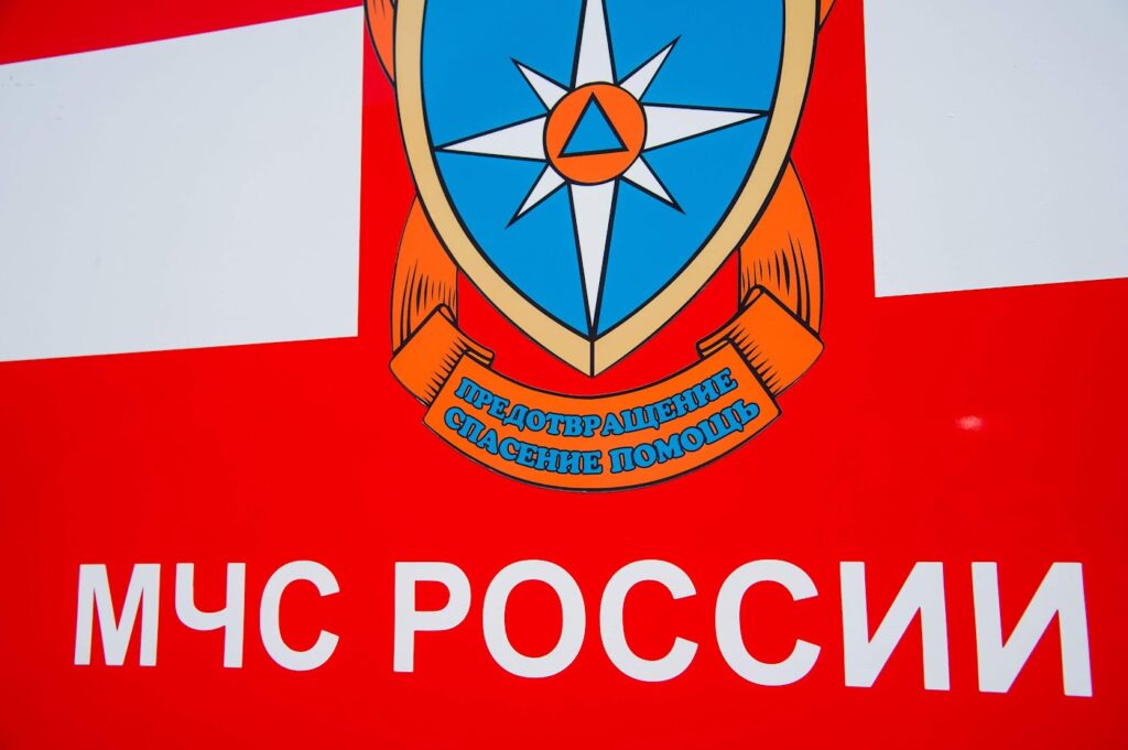 На юге Волгограда около жилых домов произошел пожар