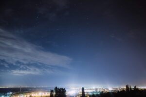 Жители Волгограда сфотографировали «космическую медузу» в ночном небе