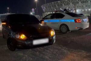Полицейские в центре Волгограда остановили авто с несовершеннолетней за рулем