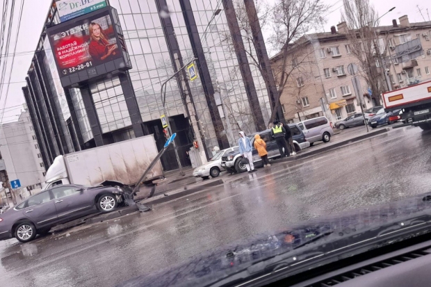 После ДТП в центре Волгограда женщина-водитель попала в больницу