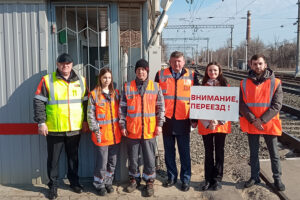Волгоградским водителям напомнили о правилах пересечения железнодорожных переездов