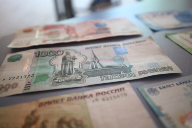 Жители Волгограда и области за месяц потратили на платные услуги 18,5 млрд рублей