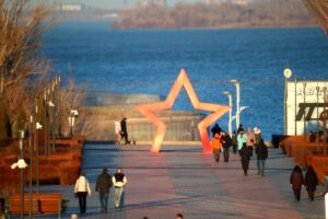 Волгоградцы обсуждают теплую весну, легендарный тополь и отмену приказа для скорых