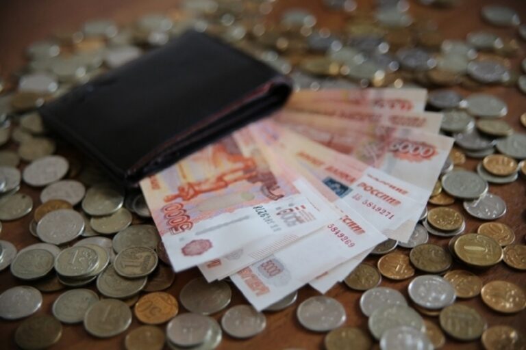 Волгоградцам назвали вакансии с зарплатой от 200 тысяч рублей