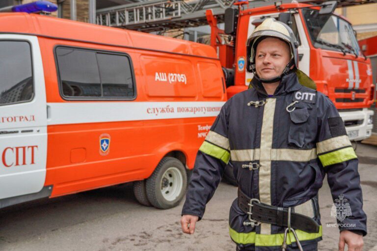 В Волгограде сняли на видео, как провожают на пенсию пожарных