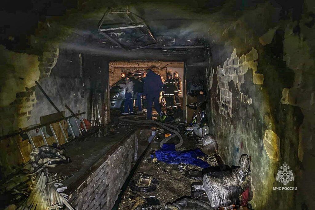 В Волгоградской области два гаража загорелись из-за короткого замыкания