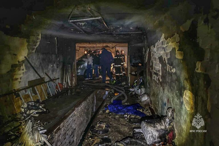 В Волгоградской области два гаража загорелись из-за короткого замыкания