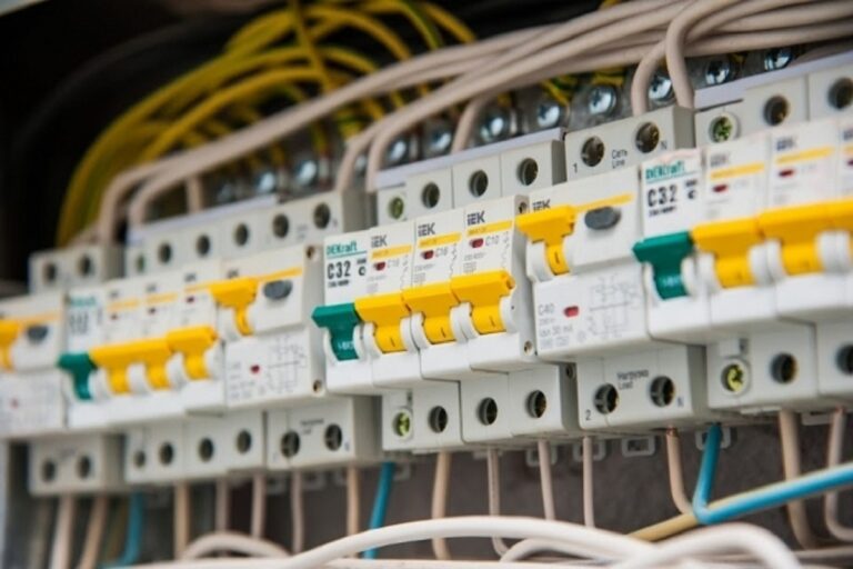 Отключение электричества грозит жителям двух районов Волгограда 25 марта