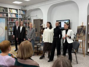 В волгоградской библиотеке для слепых выступили артисты НЭТа