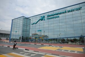 В Волгограде на здании аэропорта смонтировали новое название