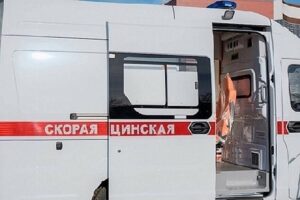 В Волгограде машина Chery Tiggo врезалась в опору ЛЭП