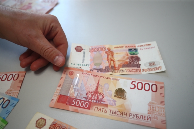 Супружескую пару из Волгограда обманули мошенники