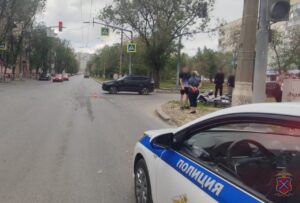 В Волгограде при столкновении с иномаркой пострадал водитель мопеда