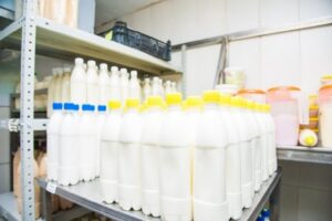 90 кг молока с недостоверными сроками годности обнаружили в Волгоградской области