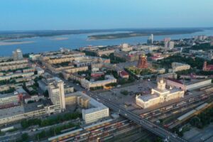 Над Волгоградом пролетел самолет с георгиевской лентой длиной 20 метров